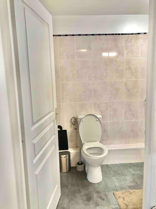 Flat In Le Roy, 6 Min From Paris Apartment