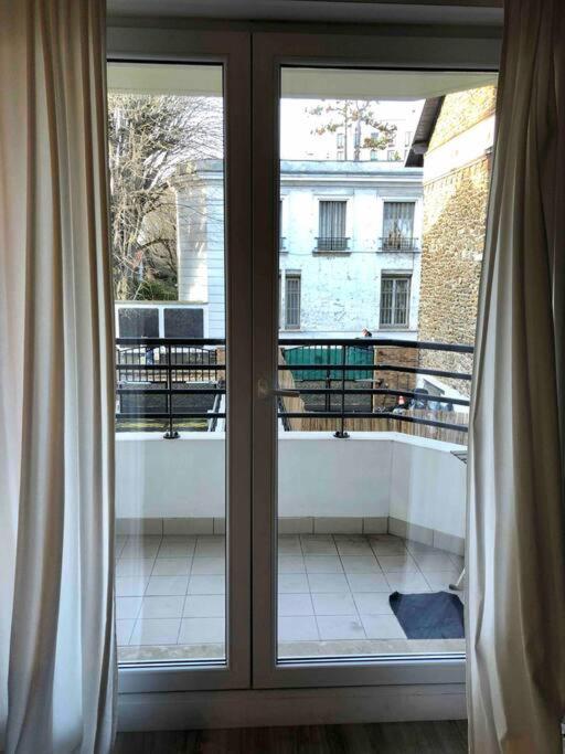 Flat In Le Roy, 6 Min From Paris